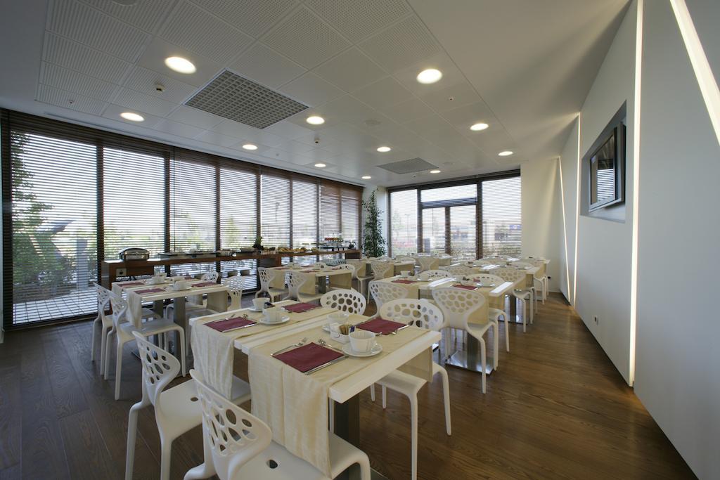 New Ipoint Hotel San Giovanni in Persiceto Eksteriør bilde
